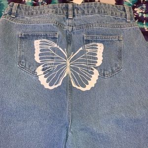 Gorgeous light blue butterfly butt jeans !
